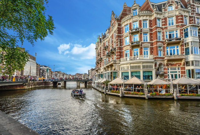 SUR LES RIVES D'AMSTERDAM - 957