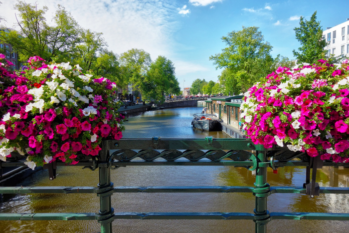 SUR LES RIVES D'AMSTERDAM - 959
